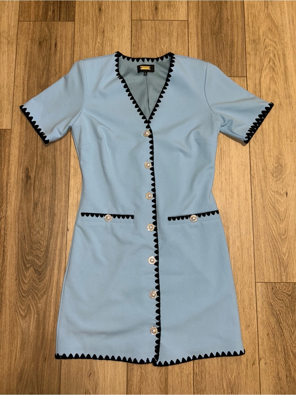 Alice + Olivia Light Blue Short-Sleeve Sheath Dress with Black Trim